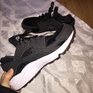 Air Huaraches by Nike